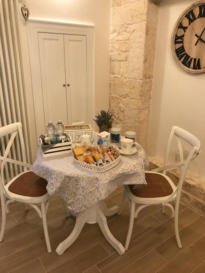 Nido Di Pietra-Dimora In Centro Bed & Breakfast Alberobello Bagian luar foto