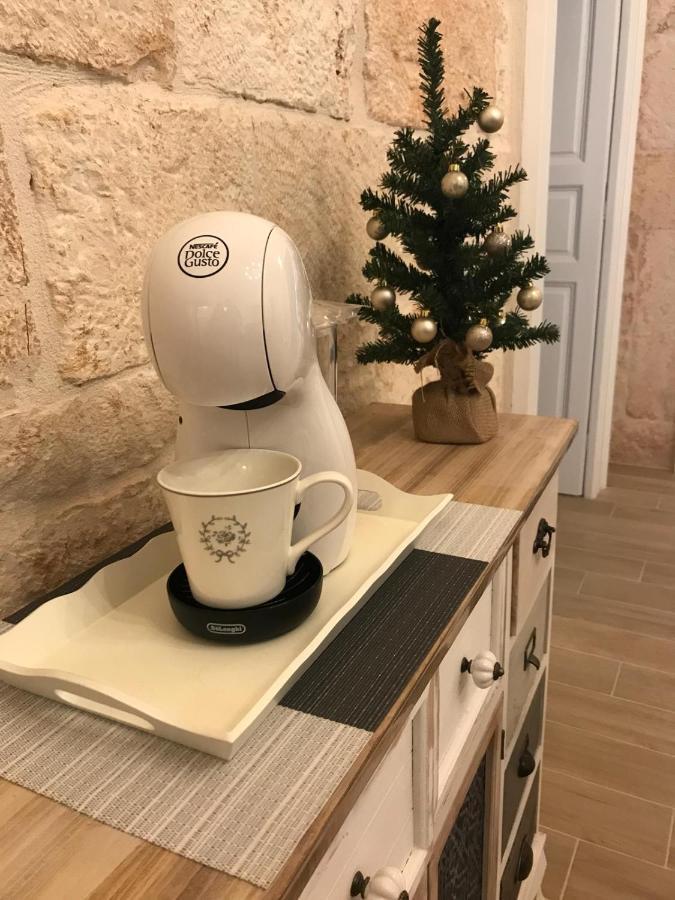 Nido Di Pietra-Dimora In Centro Bed & Breakfast Alberobello Bagian luar foto