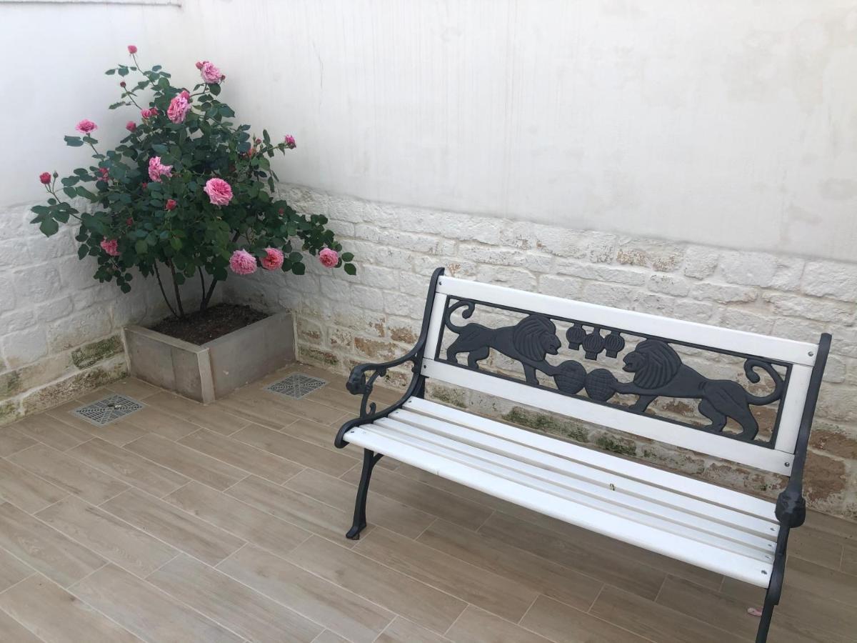 Nido Di Pietra-Dimora In Centro Bed & Breakfast Alberobello Bagian luar foto