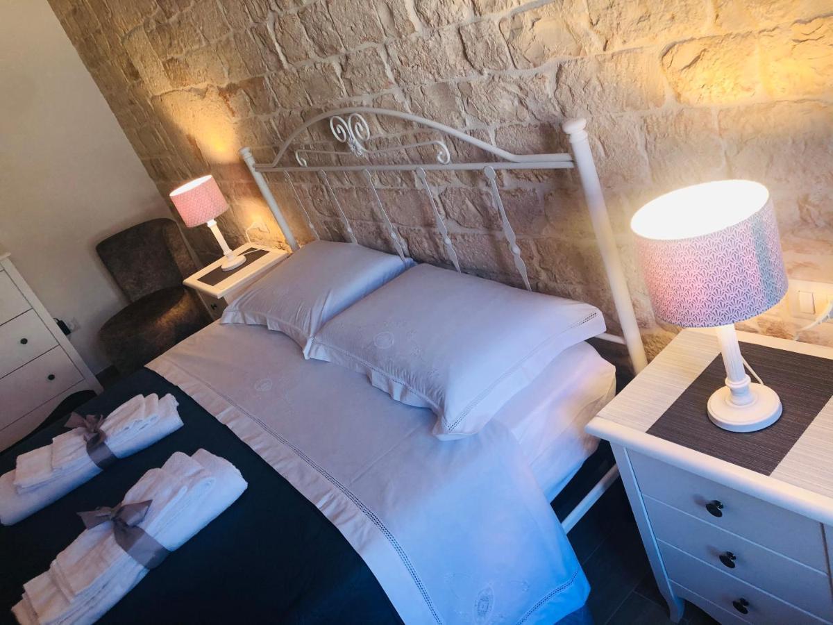 Nido Di Pietra-Dimora In Centro Bed & Breakfast Alberobello Bagian luar foto