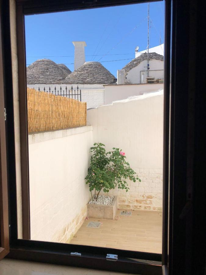 Nido Di Pietra-Dimora In Centro Bed & Breakfast Alberobello Bagian luar foto