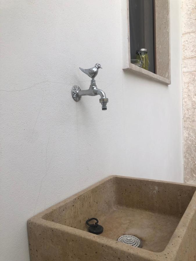 Nido Di Pietra-Dimora In Centro Bed & Breakfast Alberobello Bagian luar foto
