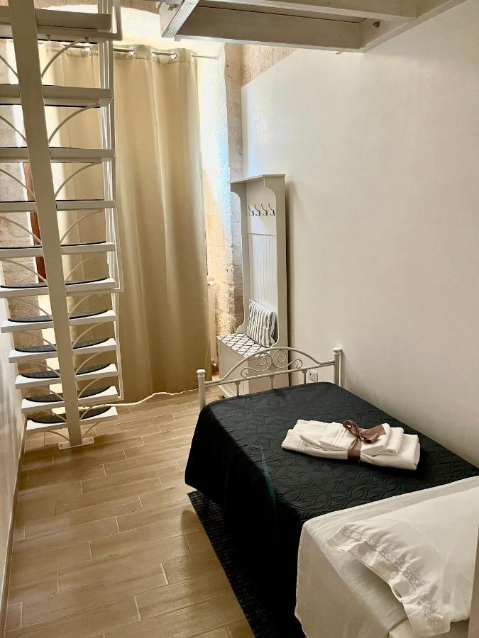 Nido Di Pietra-Dimora In Centro Bed & Breakfast Alberobello Bagian luar foto