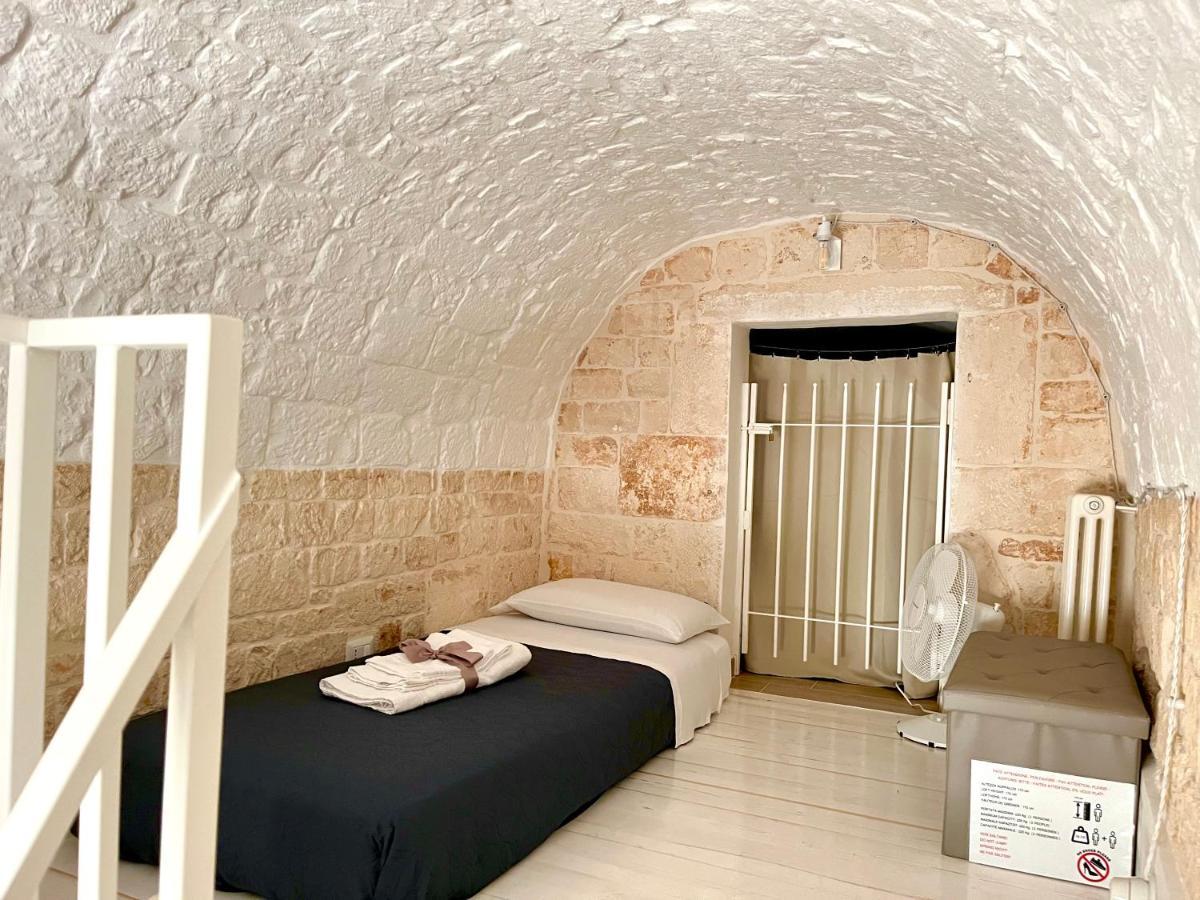 Nido Di Pietra-Dimora In Centro Bed & Breakfast Alberobello Bagian luar foto